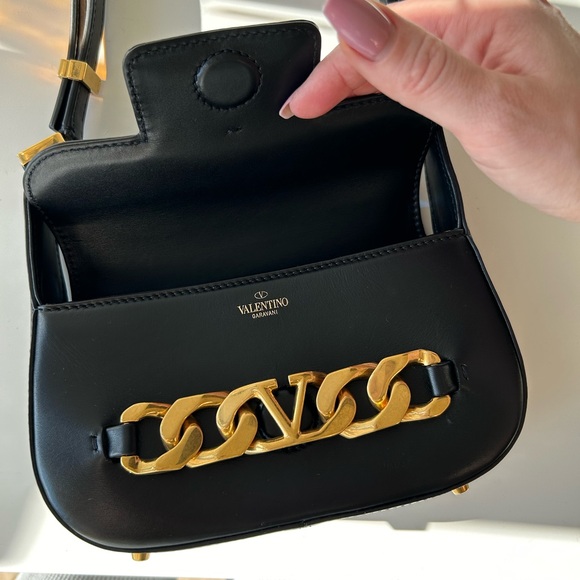 Valentino Small VLogo Chain Shoulder Bag Excellent Condition, Adjustable Straps! - Picture 4 of 13